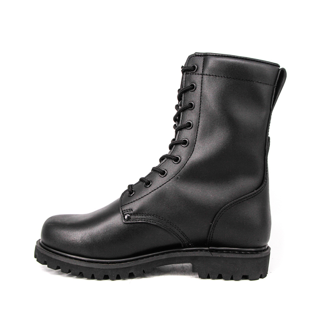 Lelaki kulit hitam memburu but kulit penuh tentera Malaysia 6270