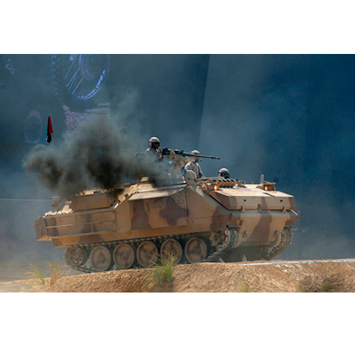 அபுதாபி சந்தையில் அதிகம் விற்பனையாகும் ராணுவ காலணிகளின் பண்புகள் என்ன?