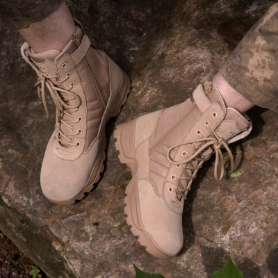 فوجی سردیوں میں کون سے جوتے پہنتے ہیں؟