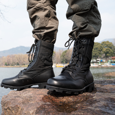 Wie man Kampfstiefel tr&auml;gt