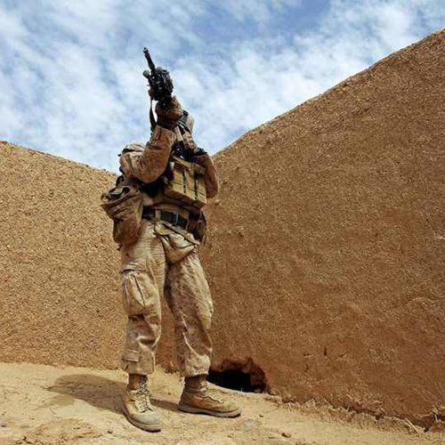 چرا سربازان باید چکمه نظامی بپوشند؟